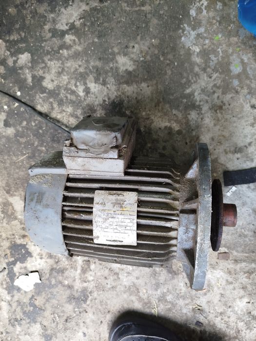 Smarowica i dwa silniki elektryczne