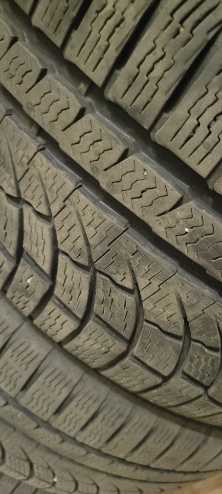 Зимние шины Nokian WR A4 235/40 R18 95V
Шини Nokian WR A4 235/40 R18 9