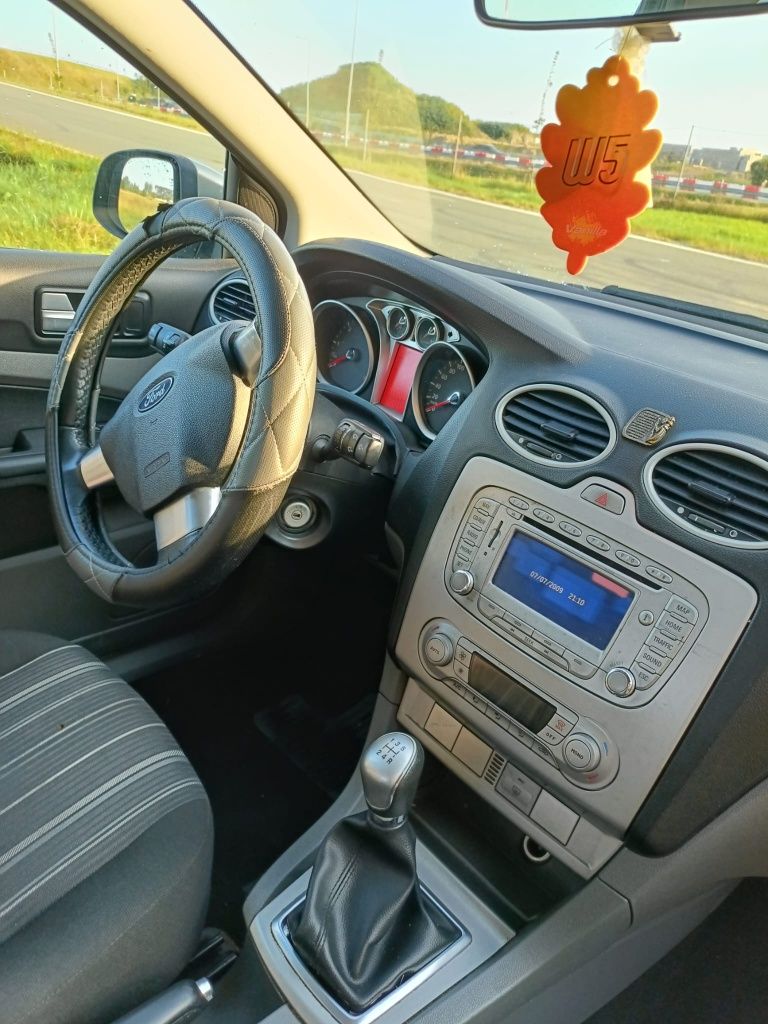 Ford Focus 

1.6 diesel 

Skrzynia 5 biegów manualna 

Auto wizualnie