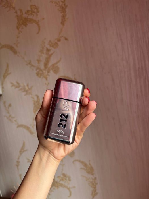 Чоловічі парфуми Carolina Herrera 212 VIP