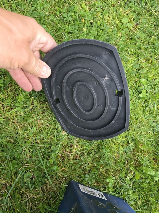 Firmowe podkładki podpory pod nogi przyczepy 4 sztuki.Nowe