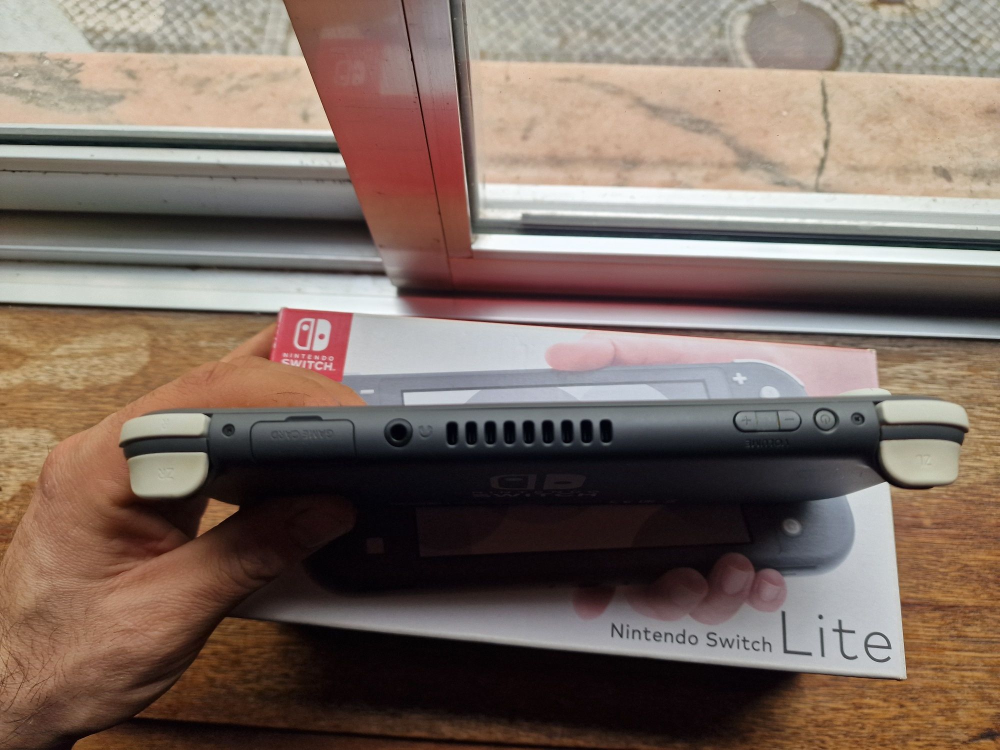 Nintendo switch lite com caixa