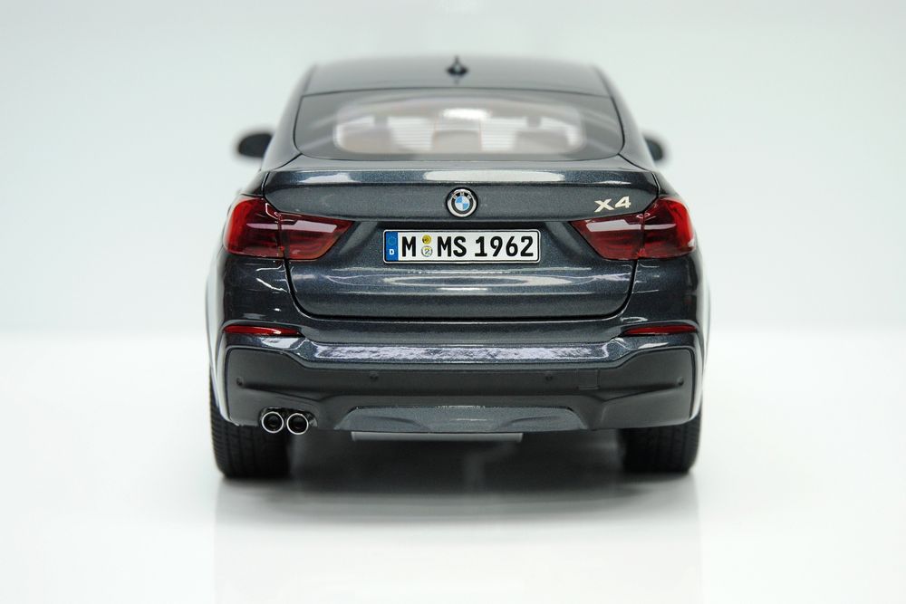 1/18 модель BMW X4 2014 sophisto grey PARAGON