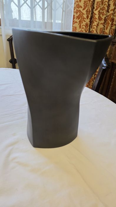 Jarra da marca VISTA ALEGRE, modelo Spiral