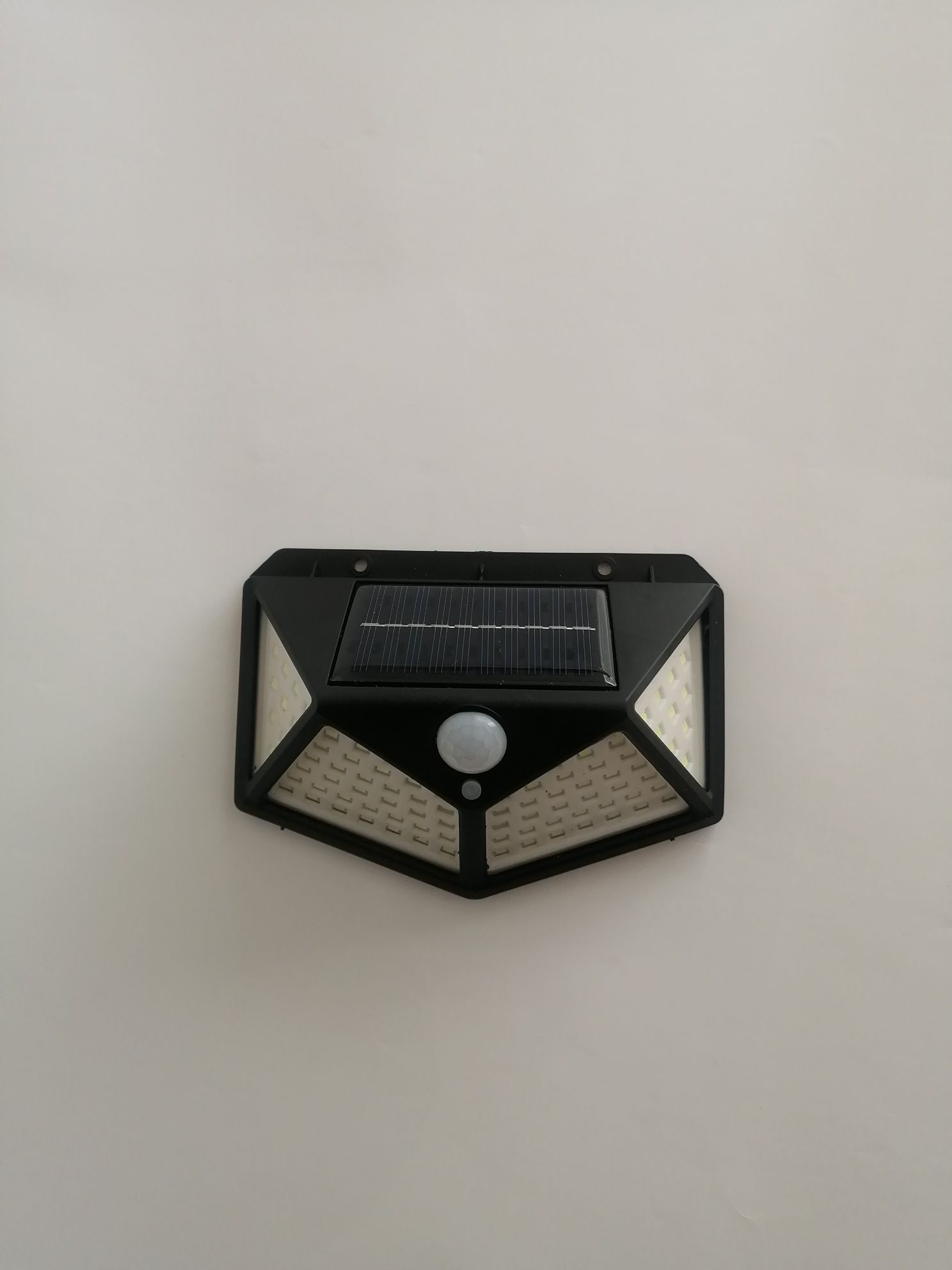 Прожектор на солнечной батарее | Светильник уличный