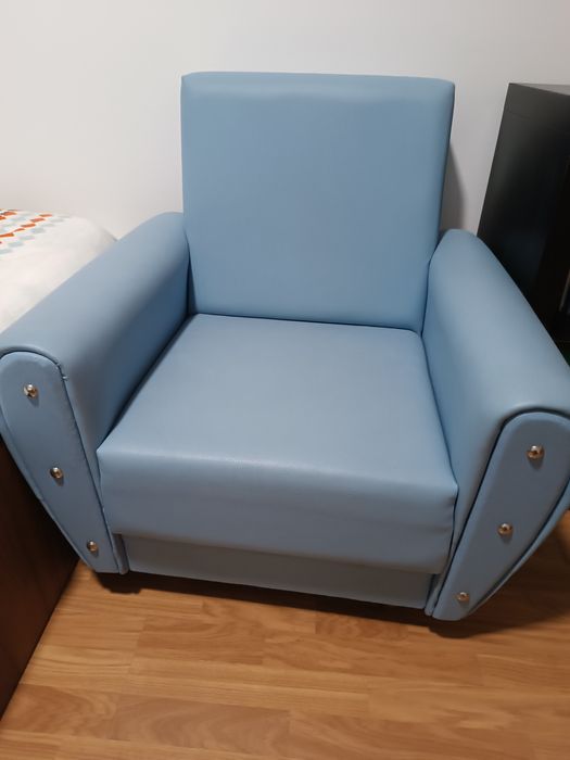 Cadeirão/Poltrona azul em napa