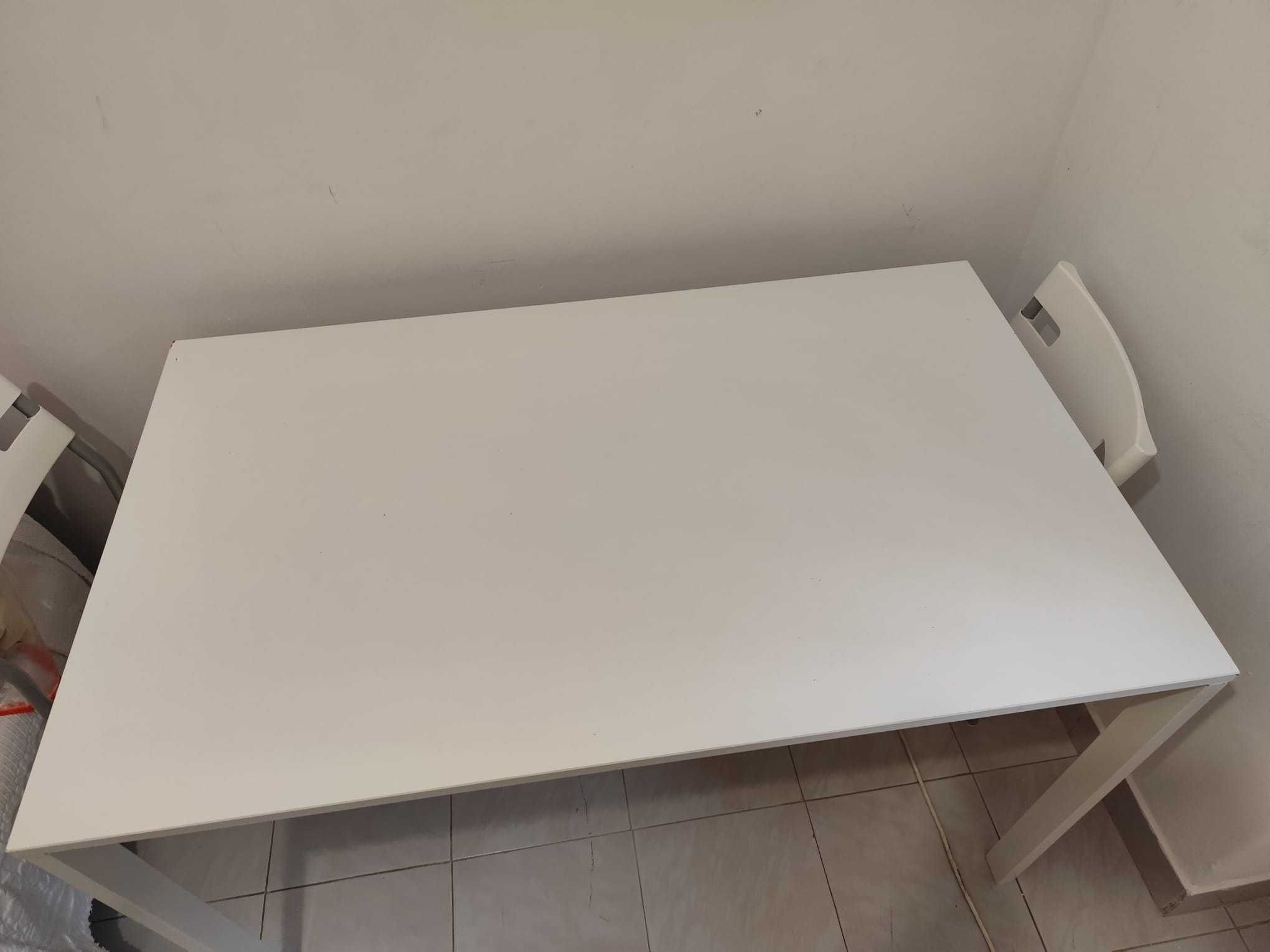 Mesa Melltorp com 4 cadeiras branca Ikea