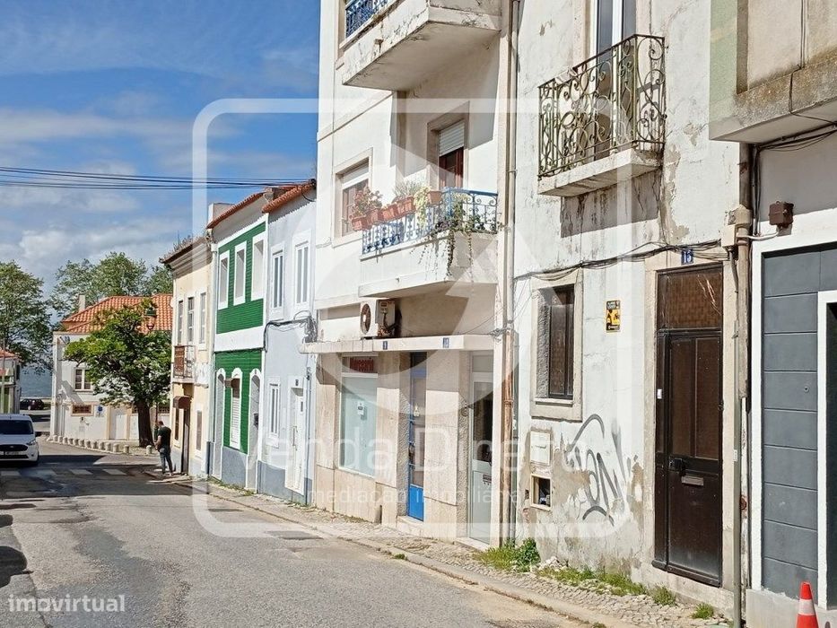 Terreno para construção junto ao rio, com 251m² - Excelente Investi...