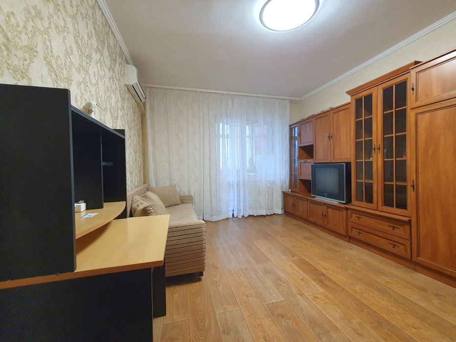 1к, Драгоманова 8а, 45м2, генератор, метро Позняки 15 мин