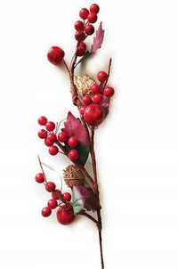 Gałązka świąteczna z czerwonymi owocami