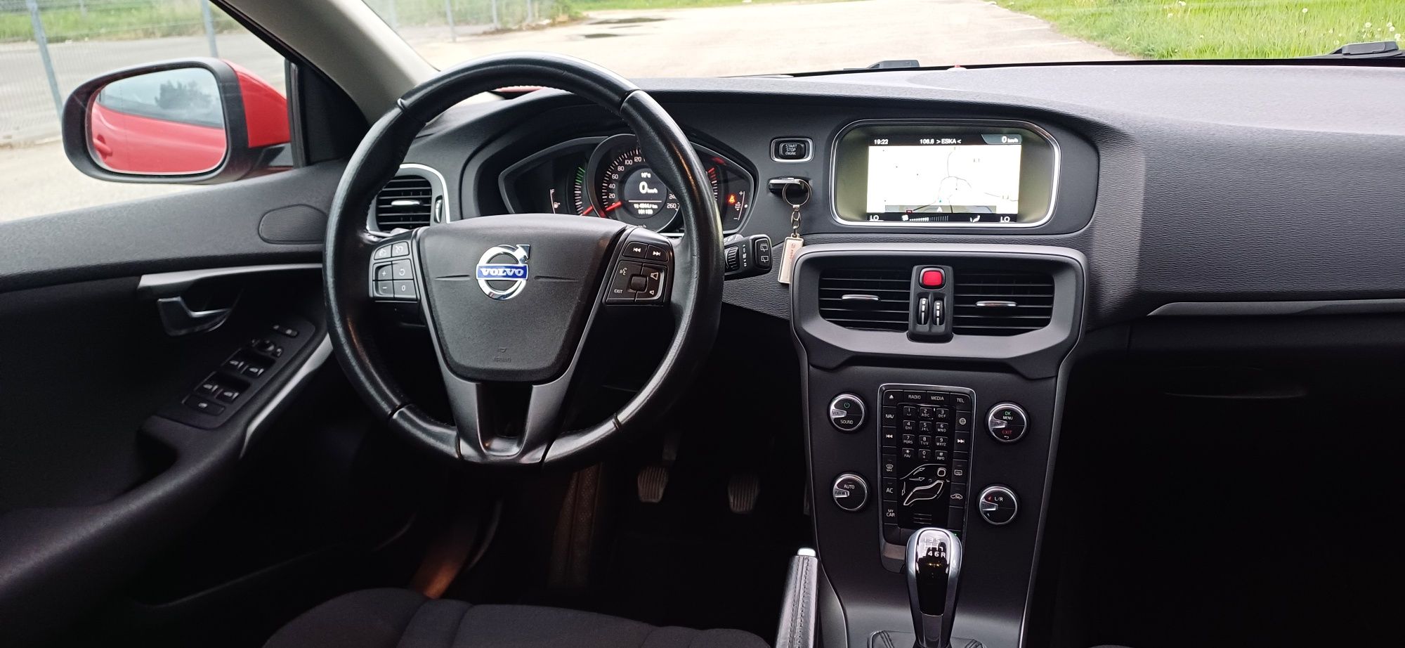 Volvo v40 benzyna 2.0 przebieg 102 tyś km