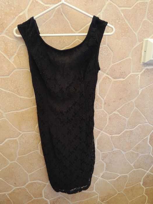 ROUPA variada em bom estado