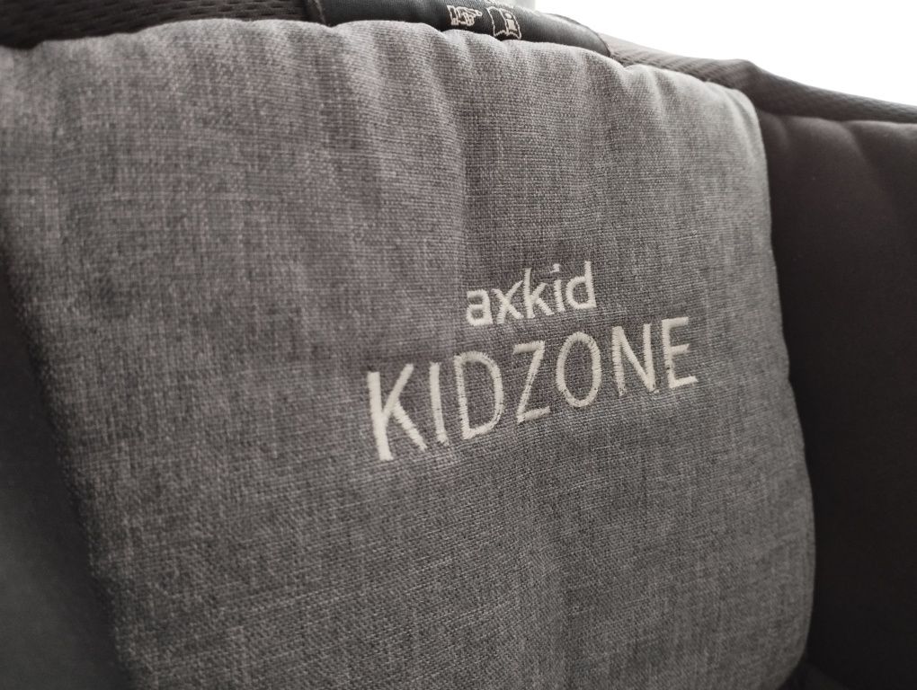 Axkid Kidzone - Szwedzkiej produkcji fotelik samochodowy 9-25 kg.