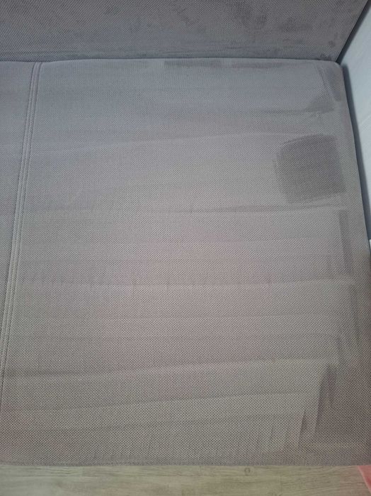 Szara kanapa w bardzo dobrym stanie