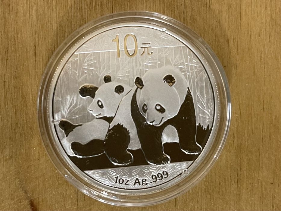 Инвестиционная серебряная монета Китая панда 2010 год