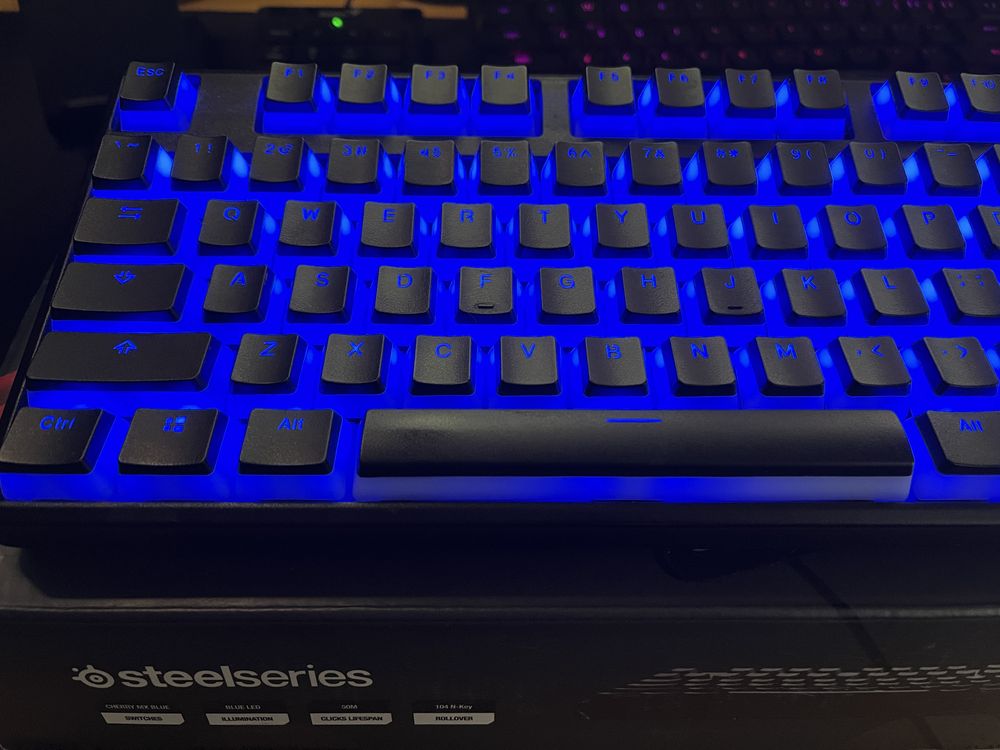 Клавіатура механічна SteelSeries Apex M500