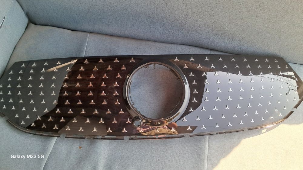 Передня решітка на мерседес