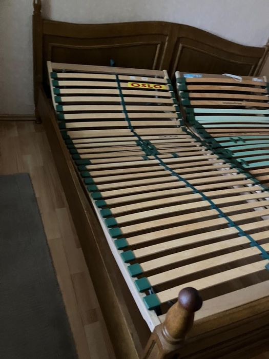 Łóżko dębowe 2 x 2 m, z lamelami z regulacją.