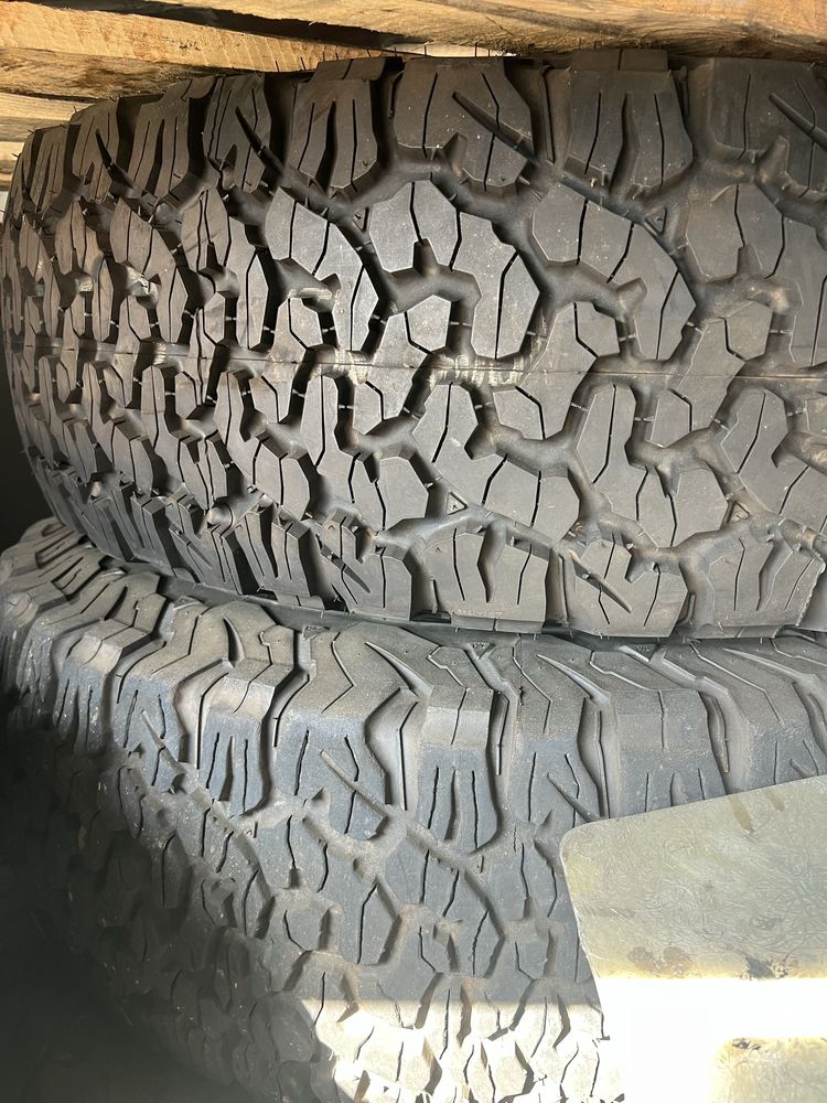 Conjunto pneus bf + jantes em 35x12.5R15