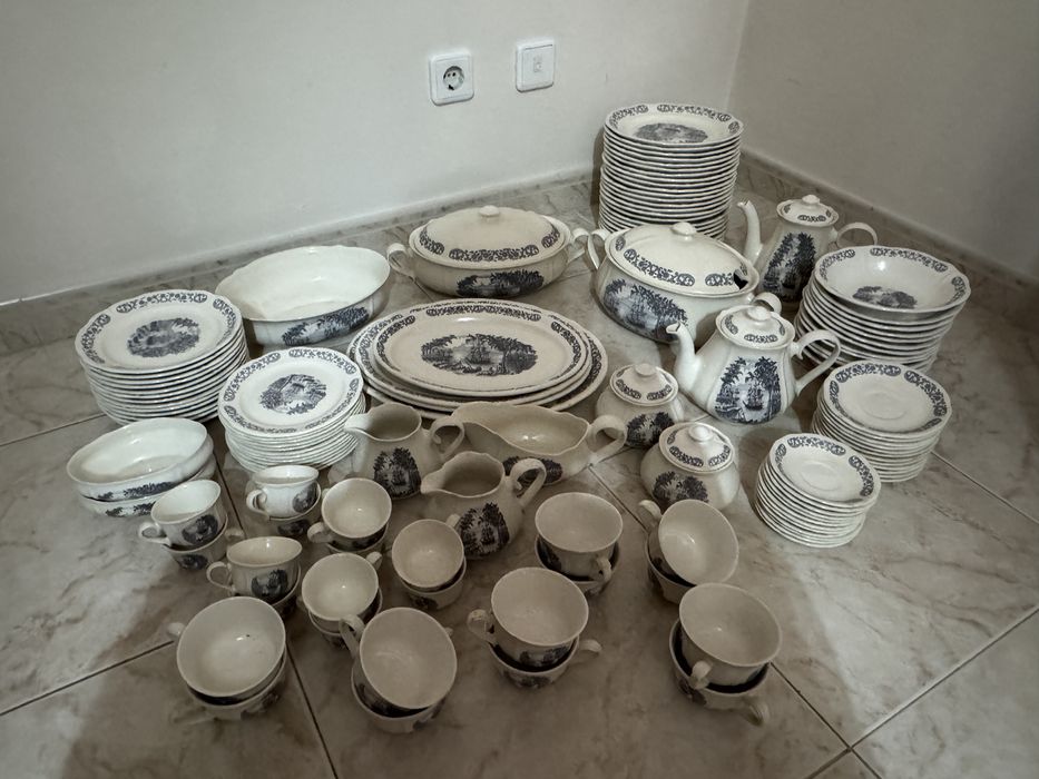 Conjunto 12 pessoas fabrica da loiça de sacavem.