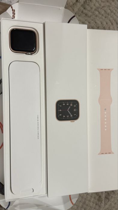 Apple Watch SE (2021) 44 gold rose
