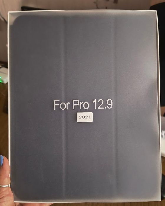 Универсальный чехол на планшет 12,9