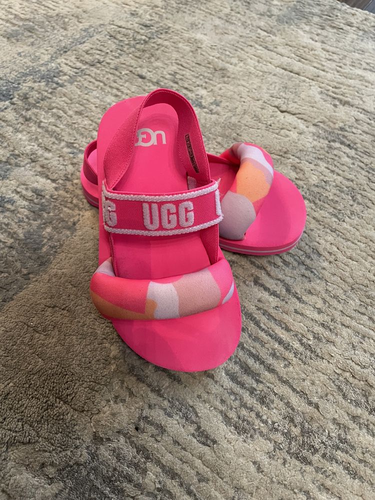 Босоніжки UGG  оригінал устілка 18,5 см