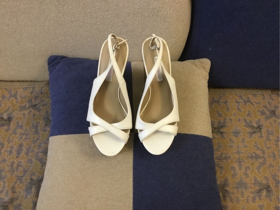 Босоножки женские