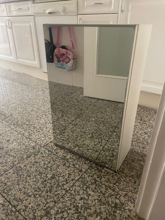 Armário com espelho casa de banho