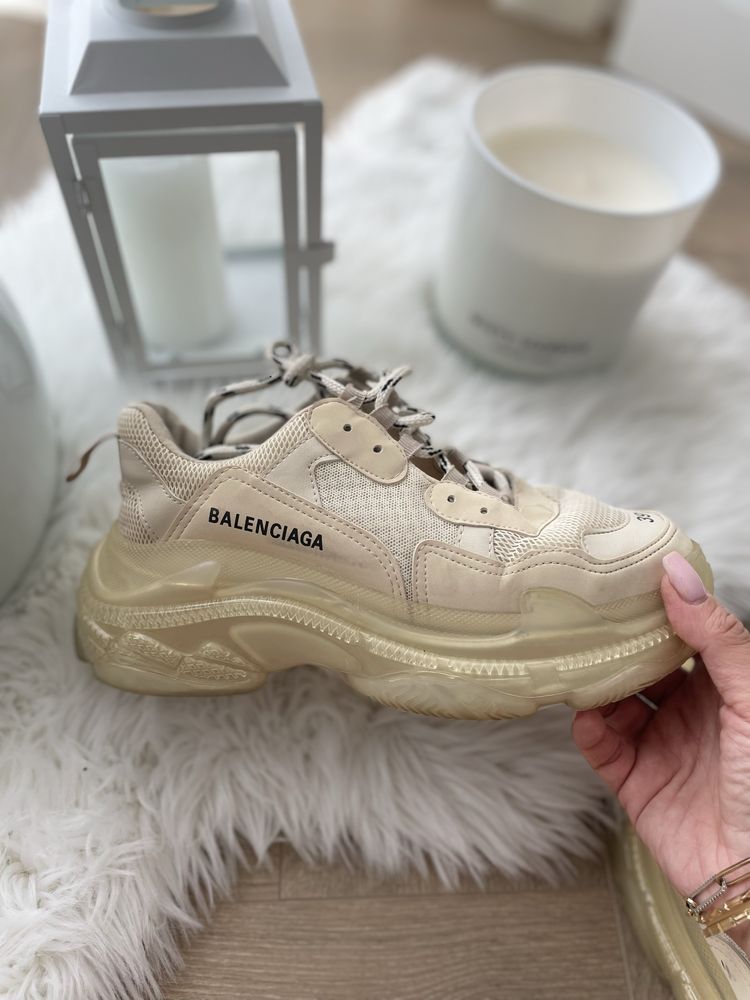 Buty z napisem Balenciaga beżowe używane na stope w rozmiarze 38,5
