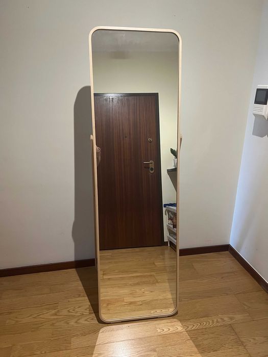 Espelho de pé IKORNNES