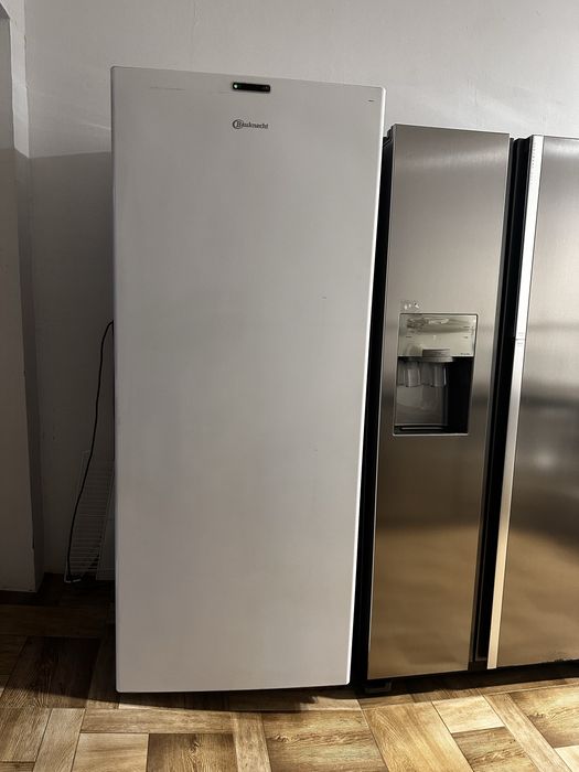 Морозильна камера BAUKNECHT,привезена з Німеччини.