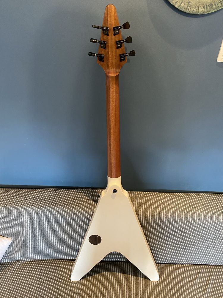 Maniana Flying V (ala Gibson, Dean, Epiphone, Jackson, Ibanez)