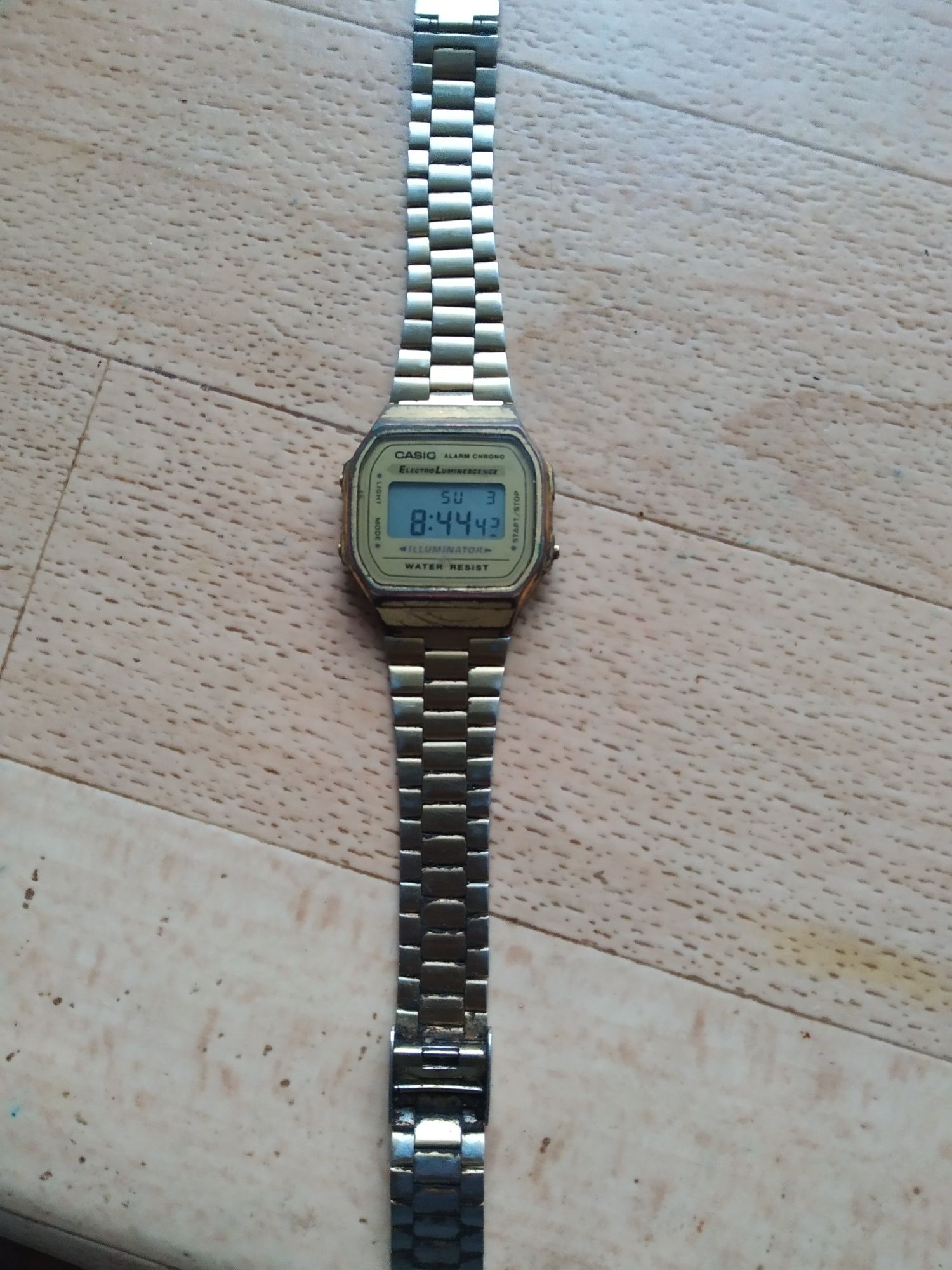 Часы Casio, влагозащита, подсветка, питание от заменяемой б
