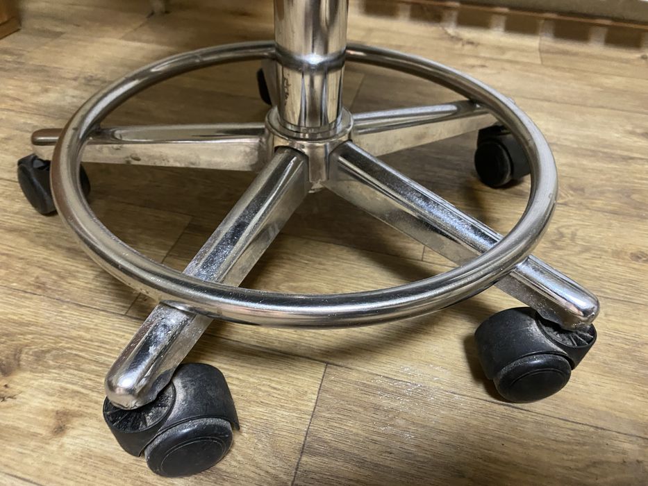 Крісло майстра манікюра