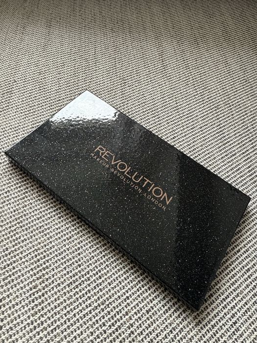 Makeup Revolution Life On The Dance Floor paleta cieni do powiek