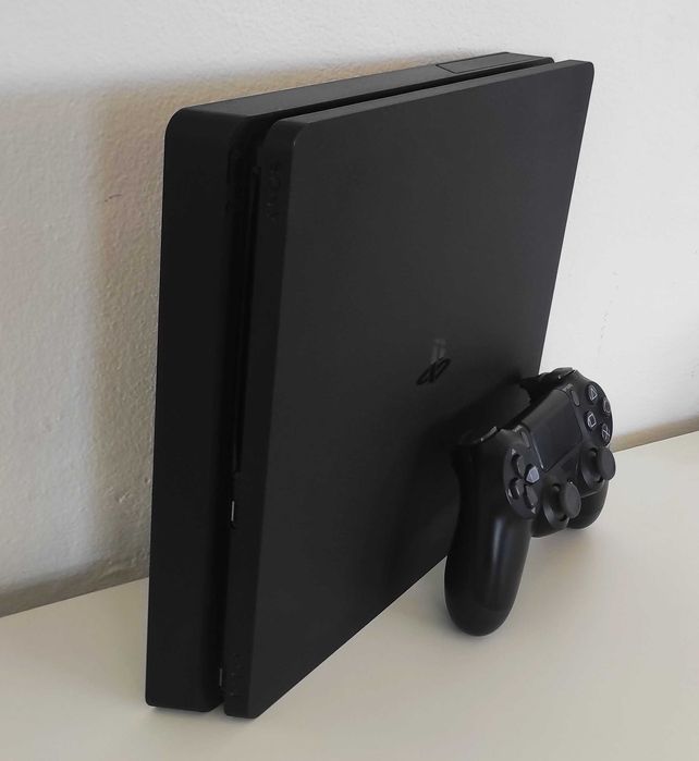 Playstation 4 Slim  - Desbloqueada  - 500 GB  -Excelente