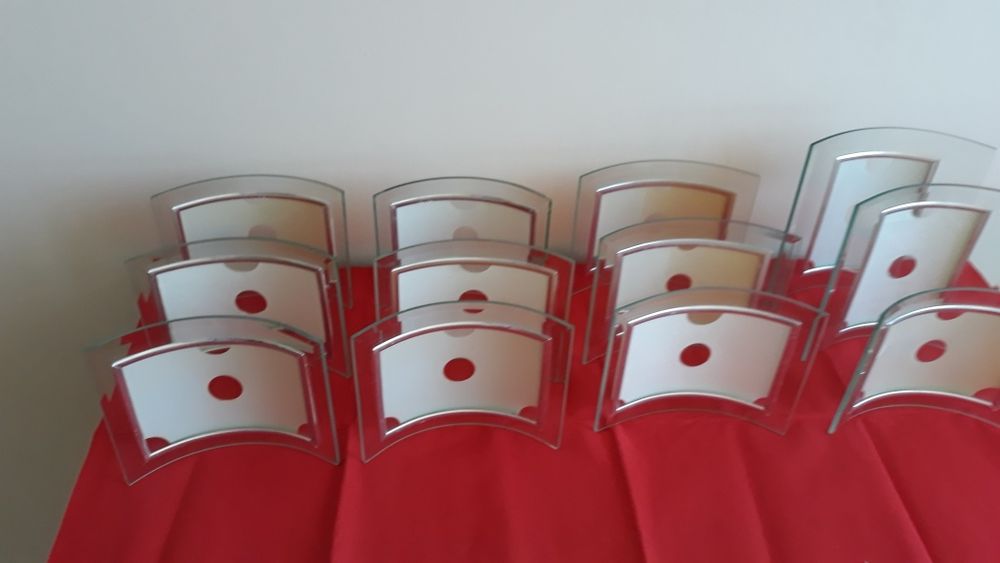 12 sztuk ramek na  zdjęcia ..szklane .cena 50 zl.