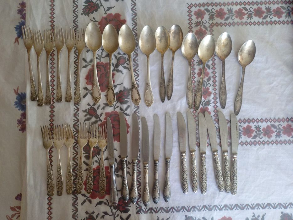 Столові прибори срібло
