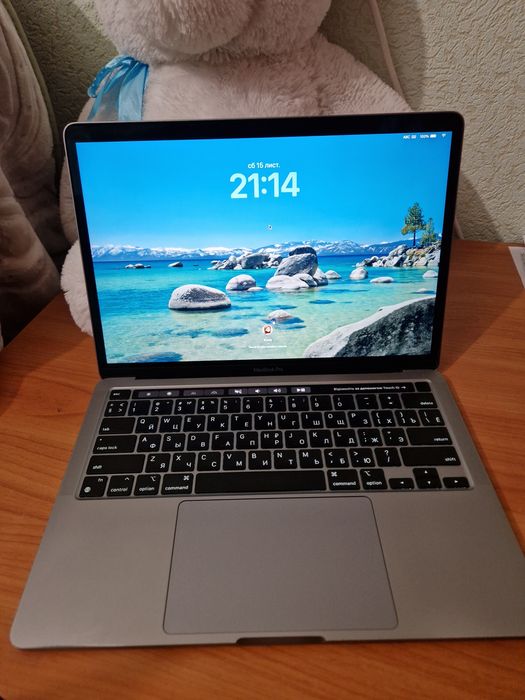 Macbook pro m1 8/256 touchbar