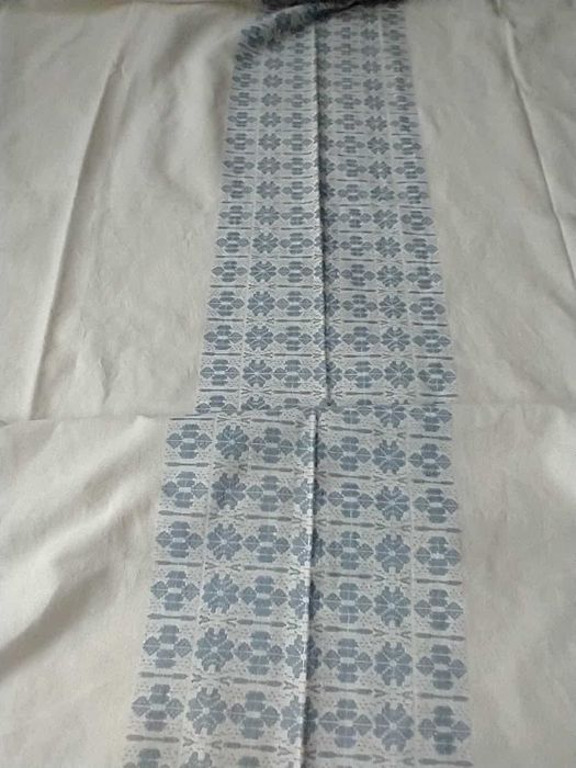 duży obrus bawełniany z haftem