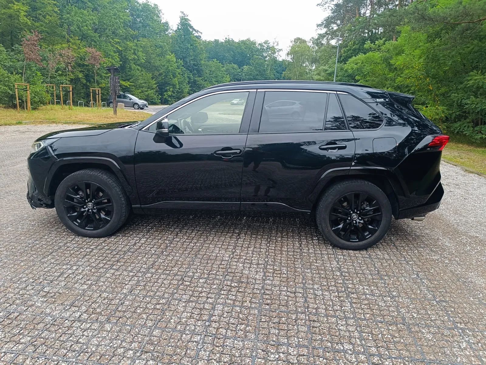 Toyota RAV4 Salon Polska 2.5 Hybryd BLACK EDITION by JBL 4X4 1 czarny