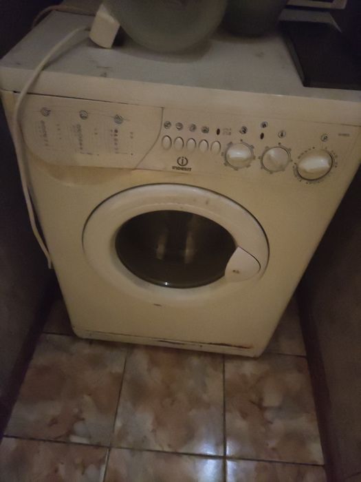 Отдам бесплатно стиральную машину и холодильник