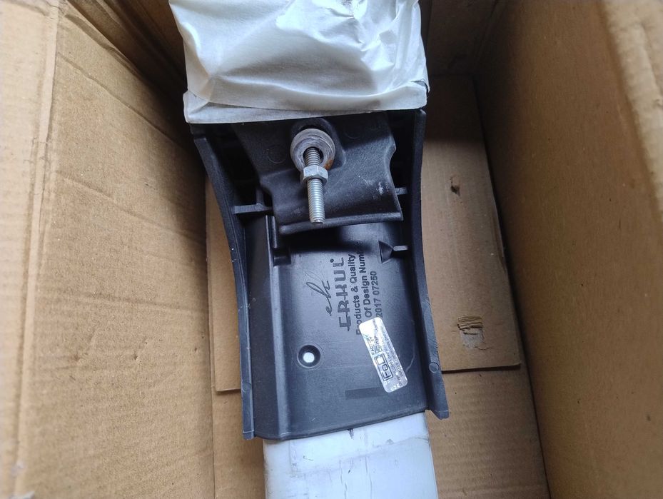 Bagażnik dachowy na zintegrowane relingi do volkswagena Passata B8