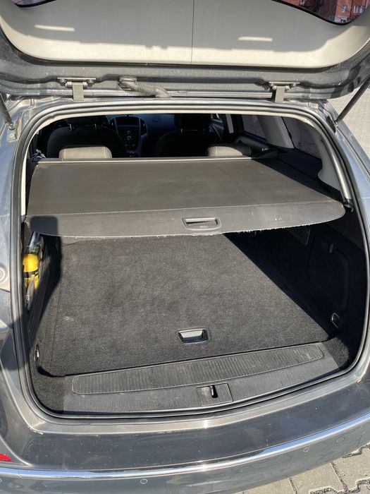 Opel Astra J Sports Tourer 2012 року