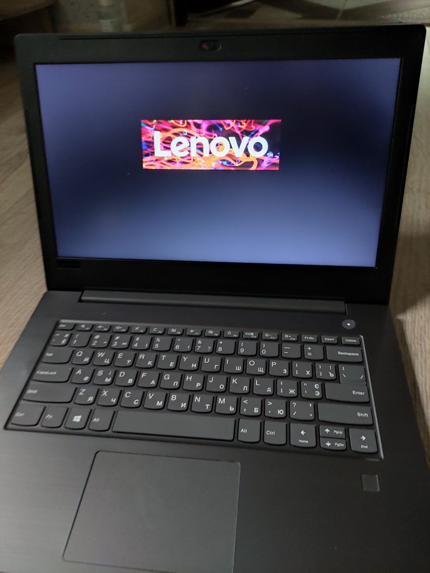 Ноутбук Lenovo v330