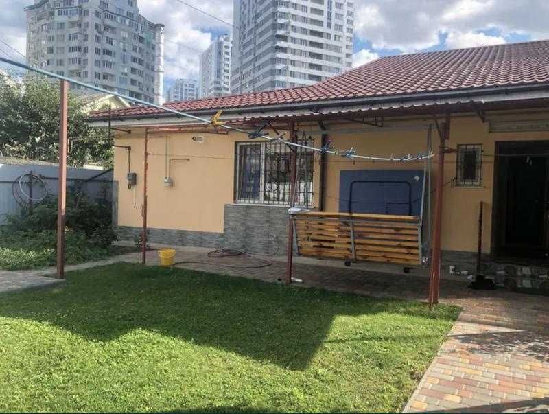 Квартира на земле с хорошим участком-альтернатива дому в черте города