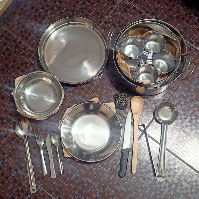 Набір залізного посуду. На природу дуже добре.