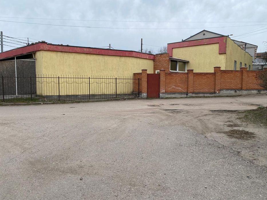 Продаж будинку в гарній локації (СТО,Кафе,Магазин)