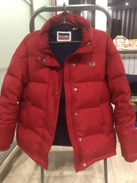 Пуховик,куртка Levi’s р. 44 М